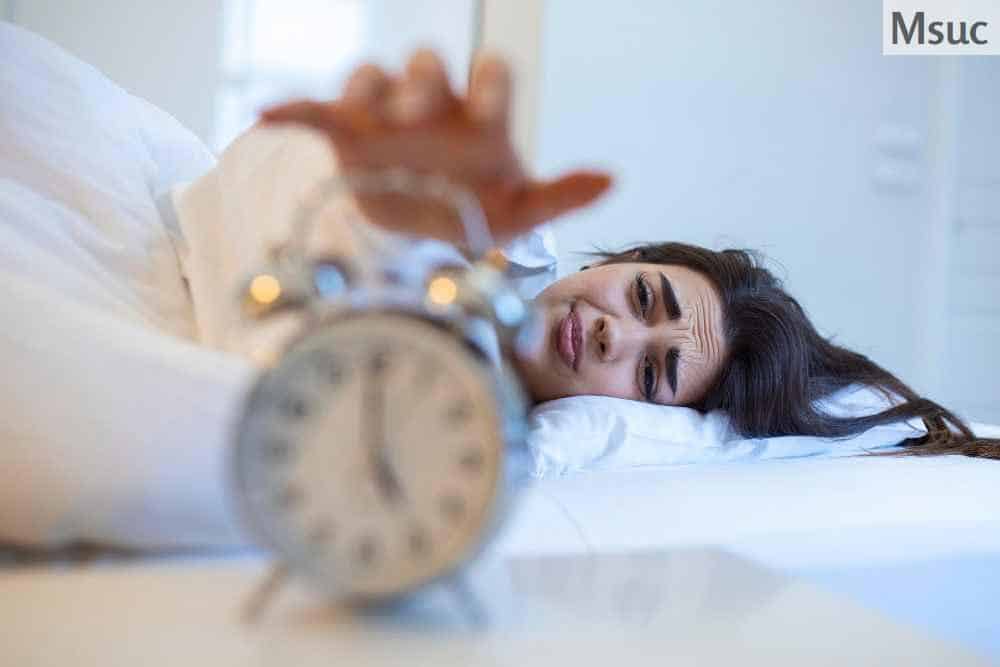 ¿Por qué tengo tanto sueño al despertarme?